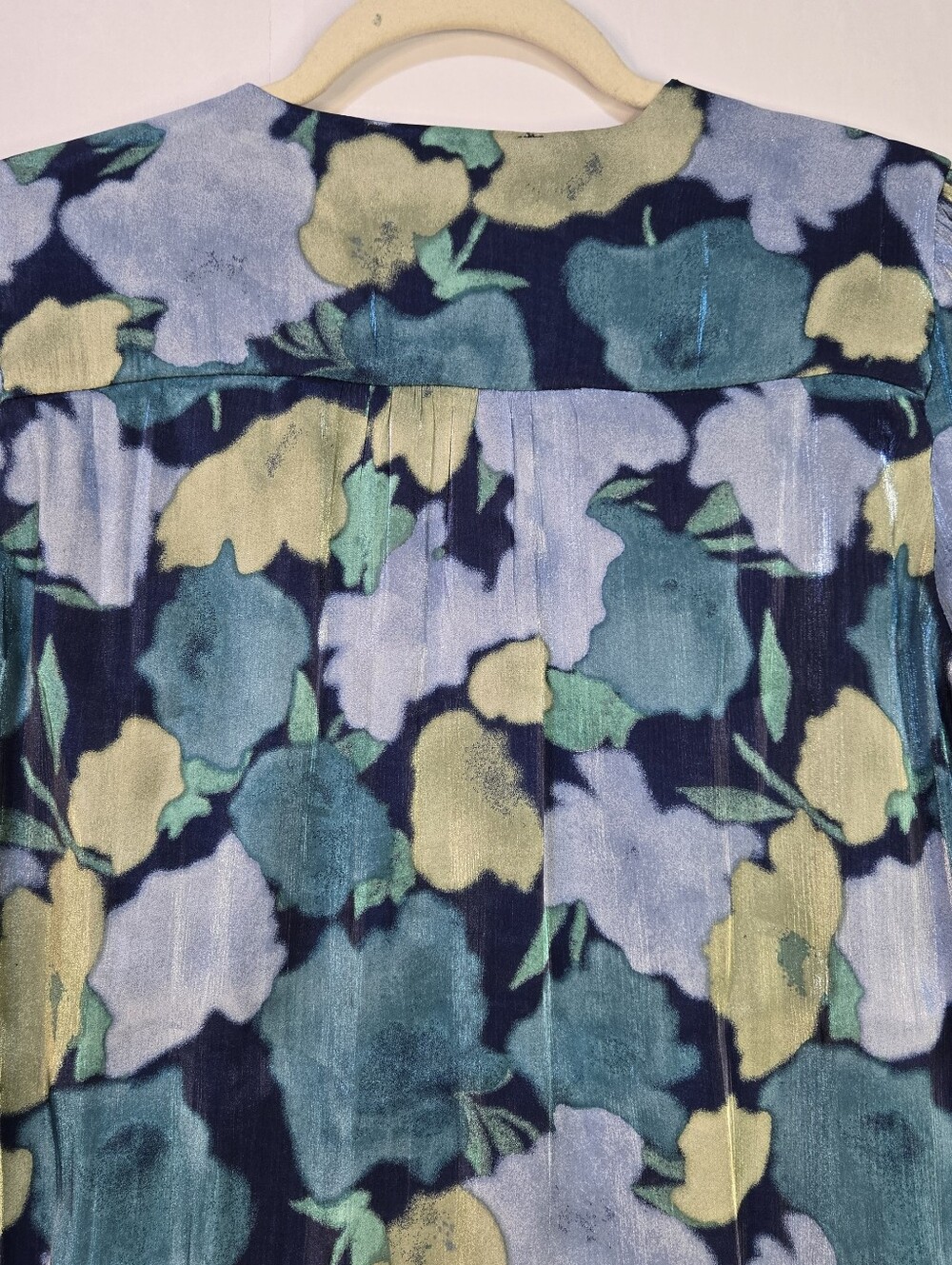 TWRHLL Size M Water Color Print L/Sl Blouse With Elastic Wide Hem & Sleeves NWOT - Picture 7 of 9